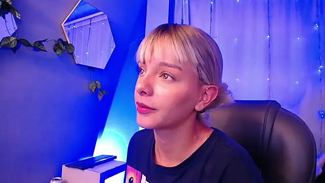 Snapshot of peyton_golden1 chatting on November 2025 03:28:01 AM peyton golden1 online show from November 2025 03:28:01 AM