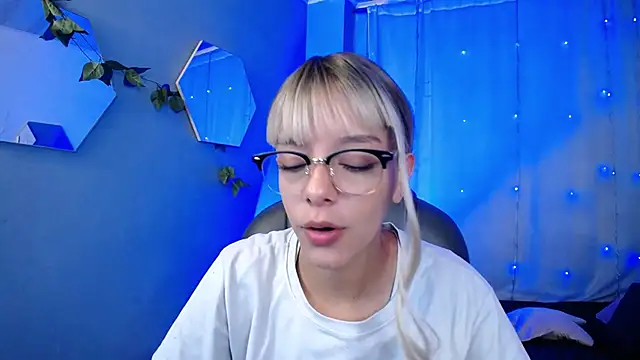 Snapshot of peyton_golden1 chatting on November 2025 03:29:02 AM peyton golden1 online show from November 2025 03:29:02 AM