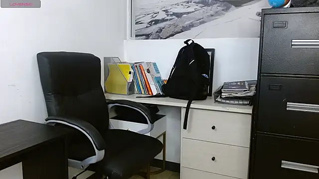 Snapshot of peyton_golden1 chatting on November 2025 03:28:02 AM peyton golden1 online show from November 2025 03:28:02 AM