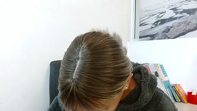 Snapshot of peyton_golden1 chatting on November 2025 03:27:02 AM peyton golden1 online show from November 2025 03:27:02 AM