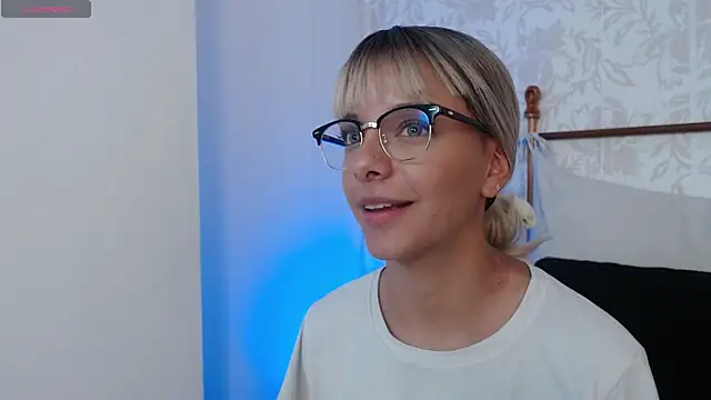 Snapshot of peyton_golden1 chatting on November 2025 04:45:02 AM peyton golden1 online show from November 2025 04:45:02 AM