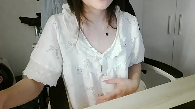 Snapshot of Yin-girl chatting on February 2026 05:58:01 PM Yin-girl online show from February 2026 05:58:01 PM