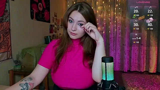 LisaCase online show from September 2025 12:32:01 PM