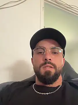 Snapshot of Kmk31600 chatting on April 2026 12:41:02 PM Kmk31600 online show from April 2026 12:41:02 PM