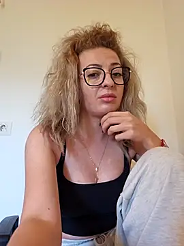 Selenna emma online show from September 2025 02:28:01 PM