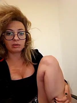 Selenna emma online show from September 2025 06:23:02 PM