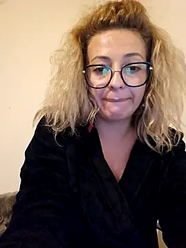 Selenna emma online show from September 2025 05:07:02 PM