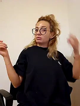 Selenna emma online show from October 2025 08:40:01 PM