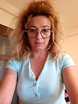 Selenna emma online show from October 2025 02:39:01 PM