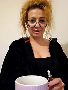 Selenna emma online show from November 2025 02:39:02 PM