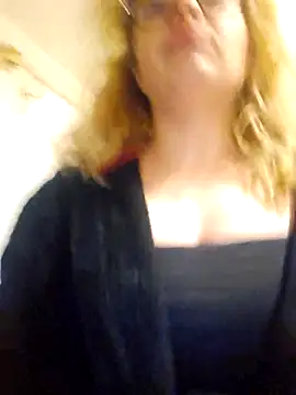 Selenna emma online show from November 2025 03:01:02 PM