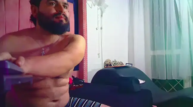 Snapshot of LeidyJones chatting on December 2024 01:33:01 PM LeidyJones online show from December 2024 01:33:01 PM