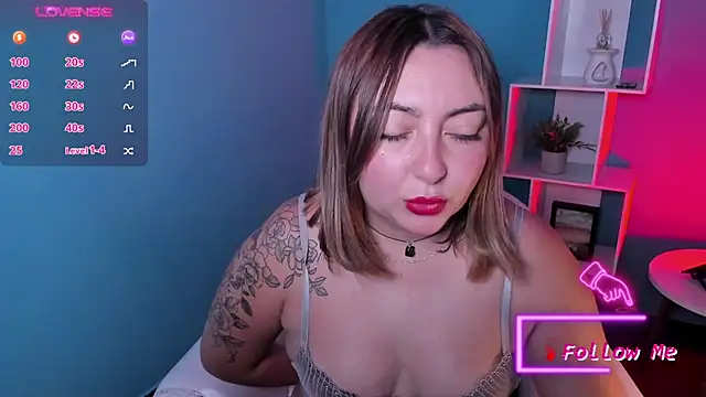 Snapshot of miaawild chatting on February 2025 11:08:02 PM miaawild online show from February 2025 11:08:02 PM