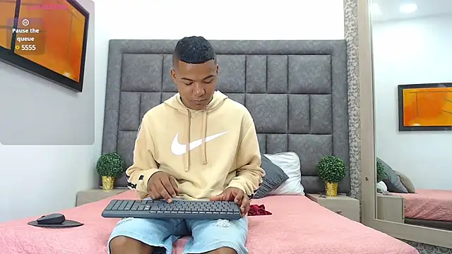 LiamsyAllison online show from February 2025 02:37:01 PM