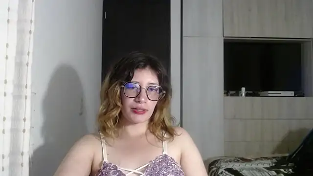 mariana124- online show from December 2024 06:55:02 PM