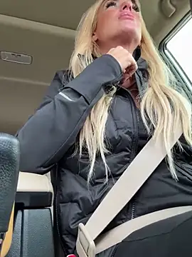 blondiluvsanal online show from February 2025 08:42:01 PM