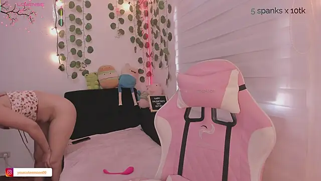 moonliiiight1 online show from February 2025 08:11:02 PM