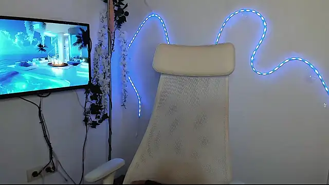 Snapshot of MiaRouge chatting on January 2025 07:04:02 AM MiaRouge online show from January 2025 07:04:02 AM