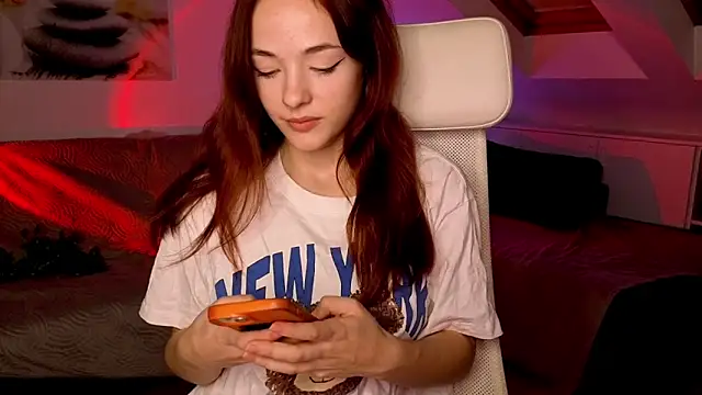 Snapshot of MiaRouge chatting on October 2025 05:02:02 PM MiaRouge online show from October 2025 05:02:02 PM