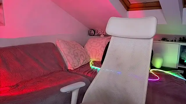 Snapshot of MiaRouge chatting on November 2025 03:53:02 AM MiaRouge online show from November 2025 03:53:02 AM