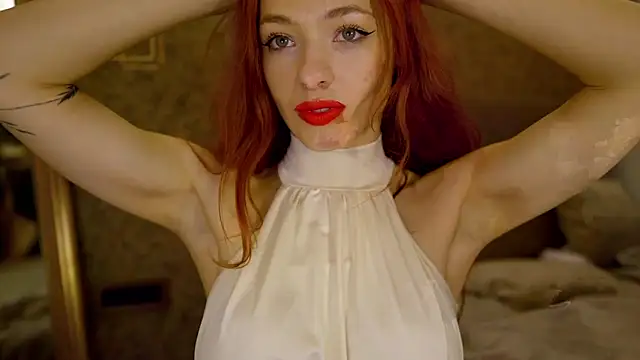 Snapshot of MiaRouge chatting on May 2026 11:23:04 PM MiaRouge online show from May 2026 11:23:04 PM