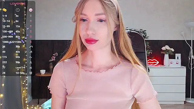 Snapshot of Cutie_Annie chatting on February 2025 01:21:02 AM Cutie Annie online show from February 2025 01:21:02 AM