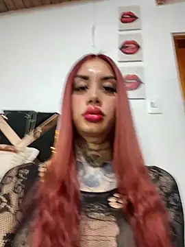 Snapshot of Zaratattoox chatting on November 2025 04:22:01 AM Zaratattoox online show from November 2025 04:22:01 AM