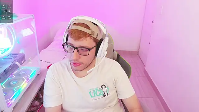 Snapshot of GioFran chatting on January 2026 04:25:01 AM GioFran online show from January 2026 04:25:01 AM