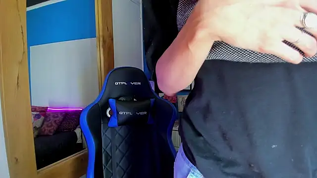 VladHellsing4 online show from December 2024 01:49:01 PM