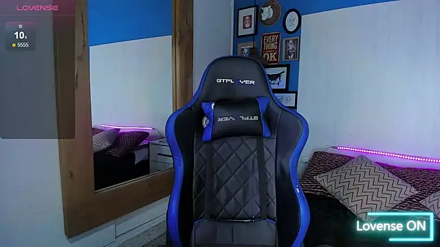 VladHellsing4 online show from March 2025 02:05:02 PM