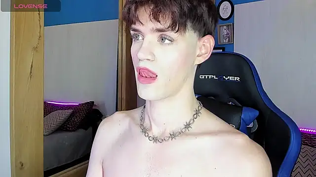 VladHellsing4 online show from March 2025 02:08:01 PM