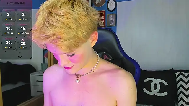 VladHellsing4 online show from October 2025 02:51:02 PM