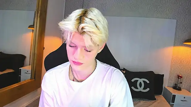 VladHellsing4 online show from February 2026 01:54:02 PM