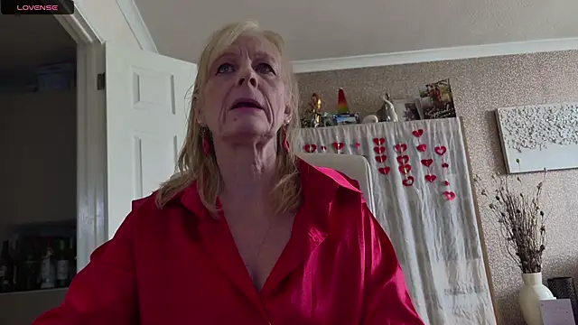 Snapshot of TopazCamgirl chatting on April 2026 03:30:02 PM TopazCamgirl online show from April 2026 03:30:02 PM