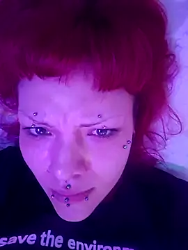 Snapshot of Sarah-Stoner chatting on June 2026 06:28:01 PM Sarah-Stoner online show from June 2026 06:28:01 PM