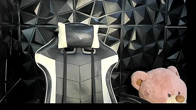 HelueHorny13 online show from November 2025 05:43:01 AM