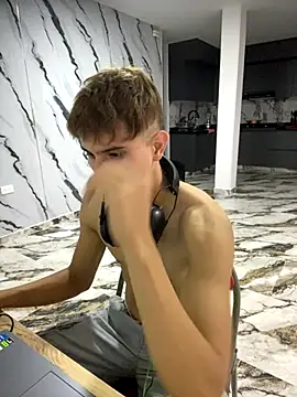 oliver Lz online show from November 2025 10:20:02 PM