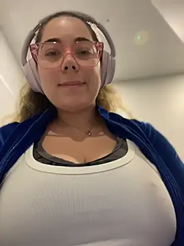 brooklynivy online show from April 2026 11:52:02 AM