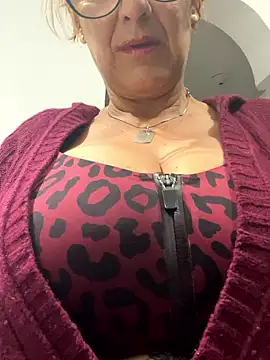 anastasia and jordan online show from April 2026 11:04:02 AM