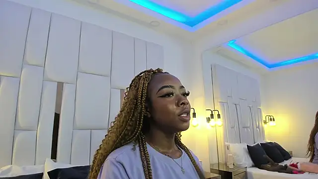 mia schwarz online show from February 2025 07:57:02 PM