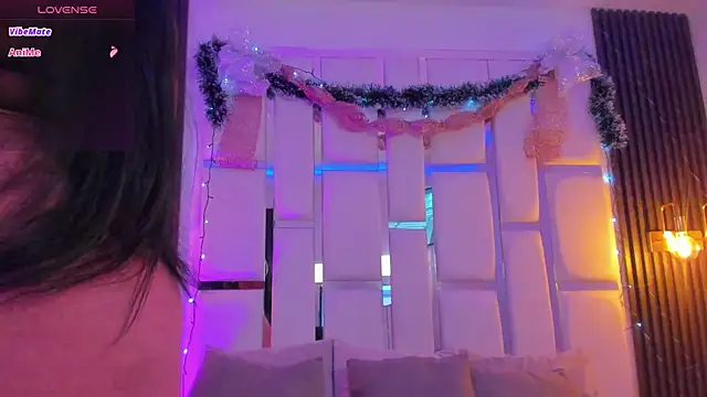 mia schwarz online show from December 2025 09:01:02 PM