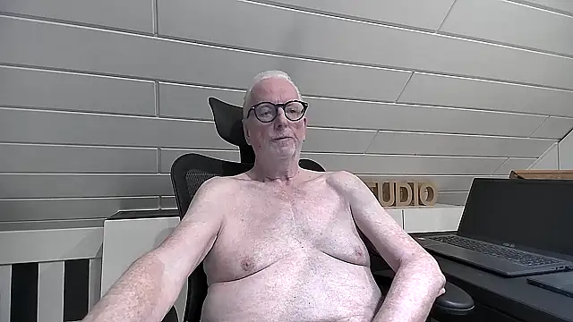 Greyhound70 online show from January 2026 04:12:02 PM