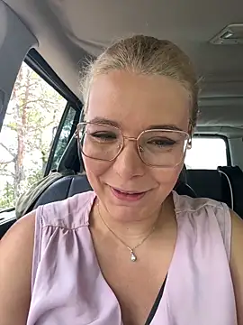 EmyLana online show from September 2025 08:25:02 AM