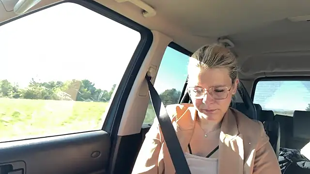 EmyLana online show from October 2025 08:24:01 AM