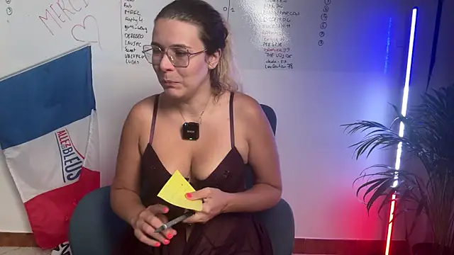 Snapshot of EmyLana chatting on July 2026 07:09:01 PM EmyLana online show from July 2026 07:09:01 PM