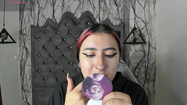 larissa01  online show from February 2025 03:20:01 AM