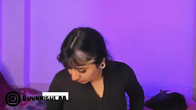 larissa01  online show from January 2026 09:50:01 PM