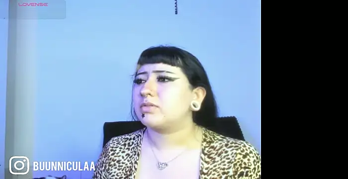 larissa01  online show from February 2026 10:19:01 PM