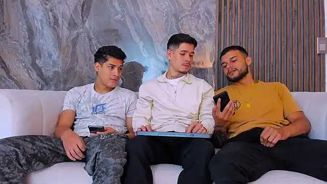 hot day online show from November 2025 08:30:01 PM