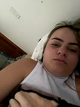 Im Amelia online show from November 2025 12:27:01 PM